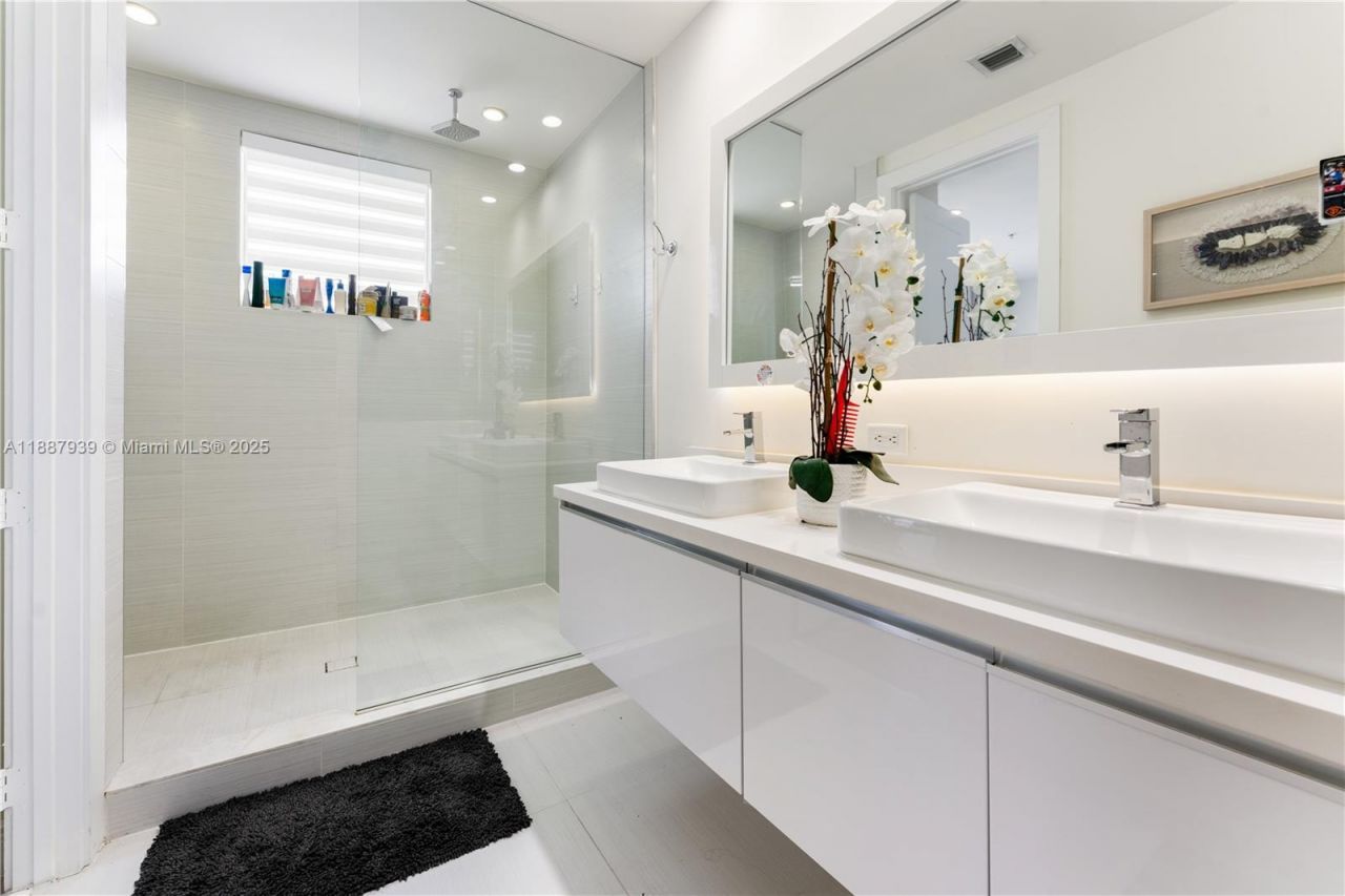 10354 NW 64th St, Doral, FL 33178 Photo