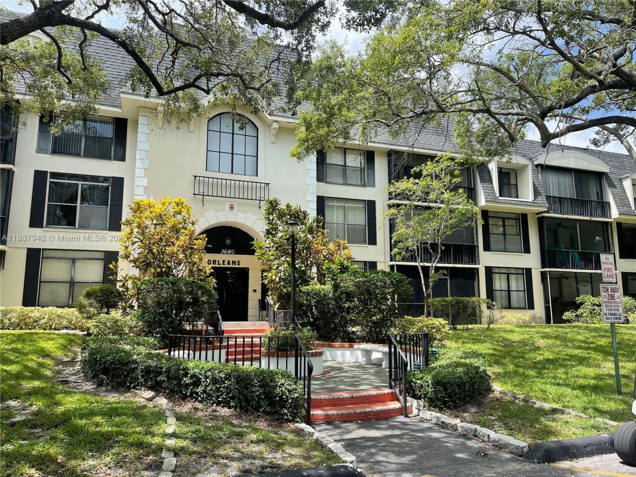 3680 Inverrary Dr, Unit 2B, Lauderhill, FL 33319 Photo