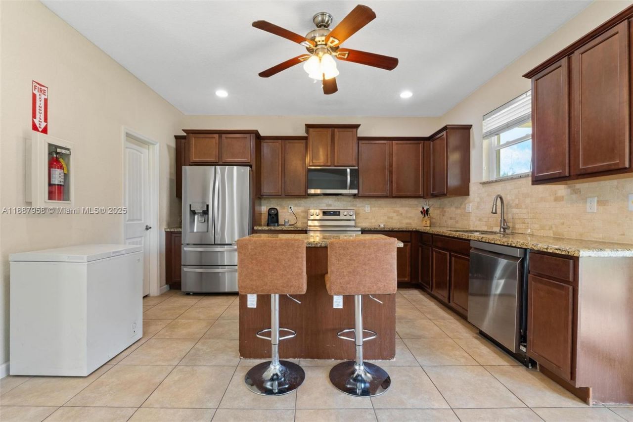 2147 NW 15th Pl, Homestead, FL 33030 Photo