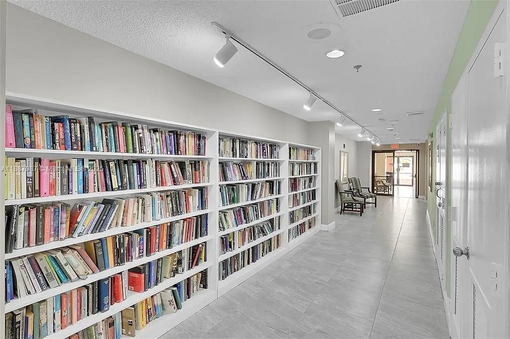 8920 Sunrise Lakes Blvd, Unit 111, Sunrise, FL 33322 Photo