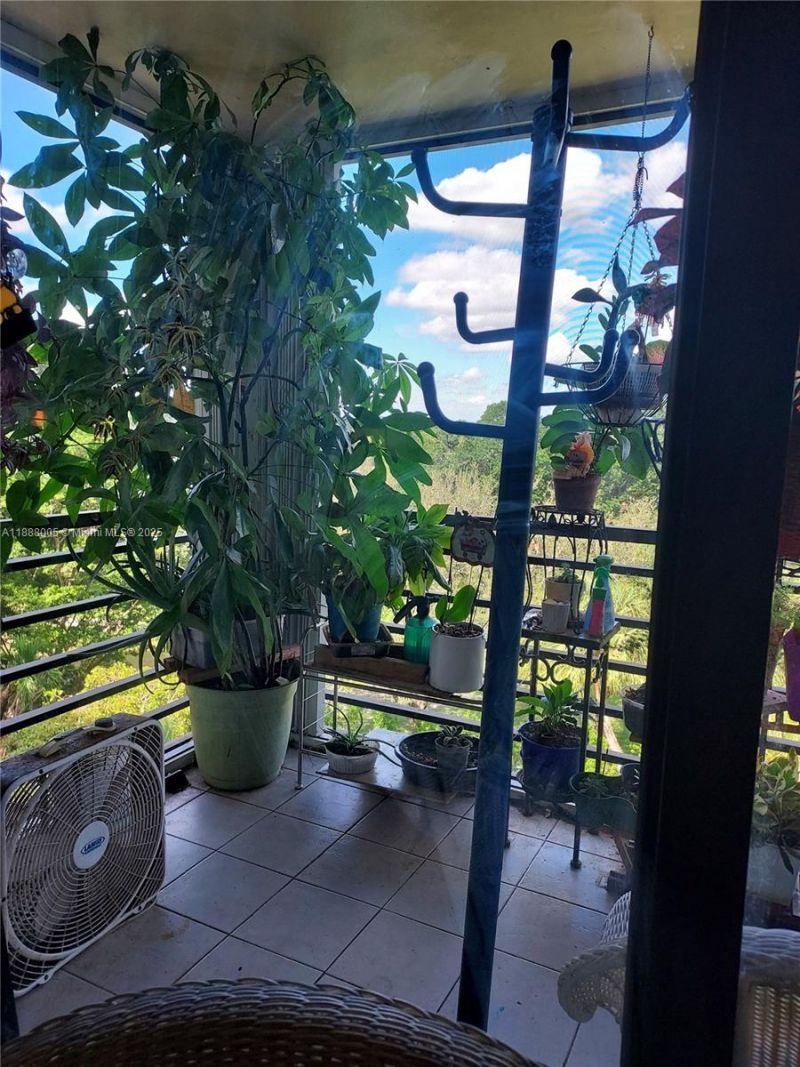 1400 Saint Charles Pl, Unit 623, Pembroke Pines, FL 33026 Photo