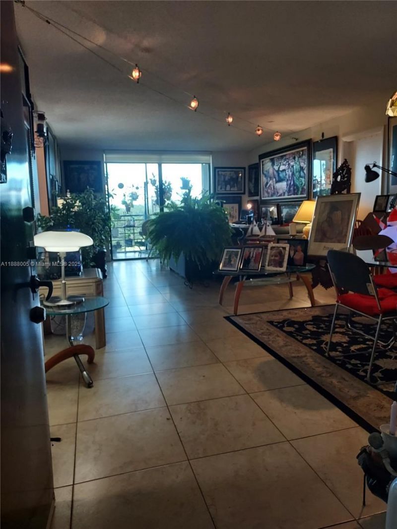 1400 Saint Charles Pl, Unit 623, Pembroke Pines, FL 33026 Photo
