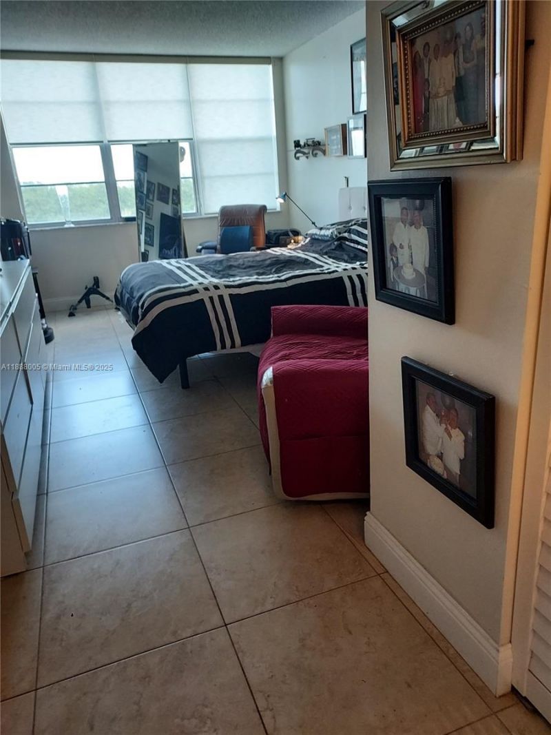 1400 Saint Charles Pl, Unit 623, Pembroke Pines, FL 33026 Photo