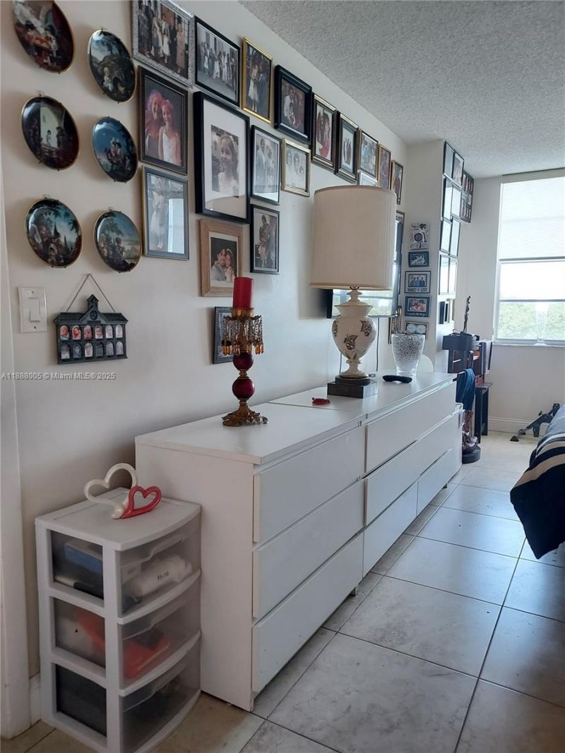 1400 Saint Charles Pl, Unit 623, Pembroke Pines, FL 33026 Photo