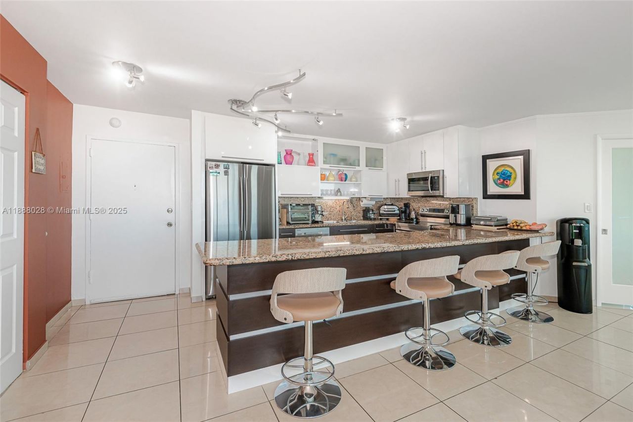 7135 Collins Ave, Unit 625, Miami Beach, FL 33141 Photo