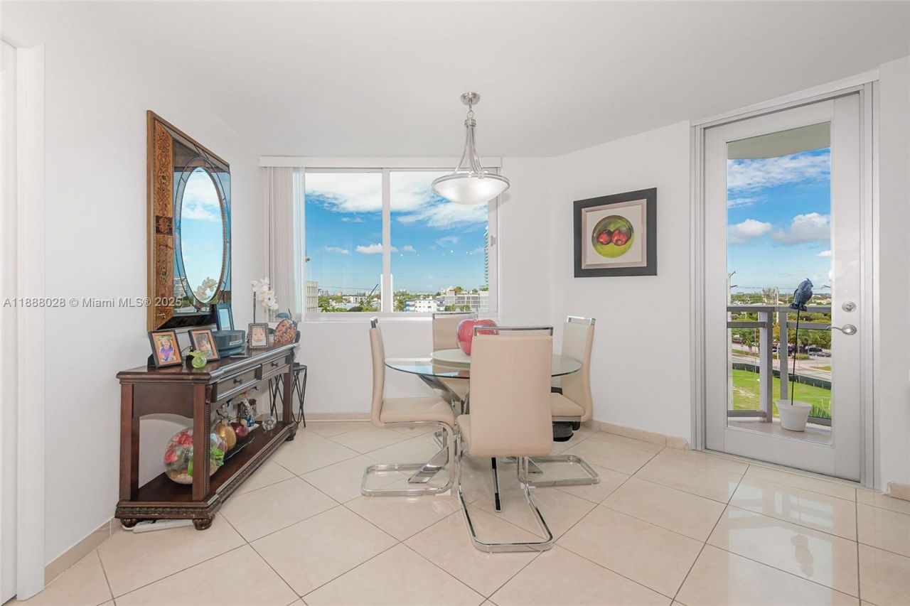 7135 Collins Ave, Unit 625, Miami Beach, FL 33141 Photo
