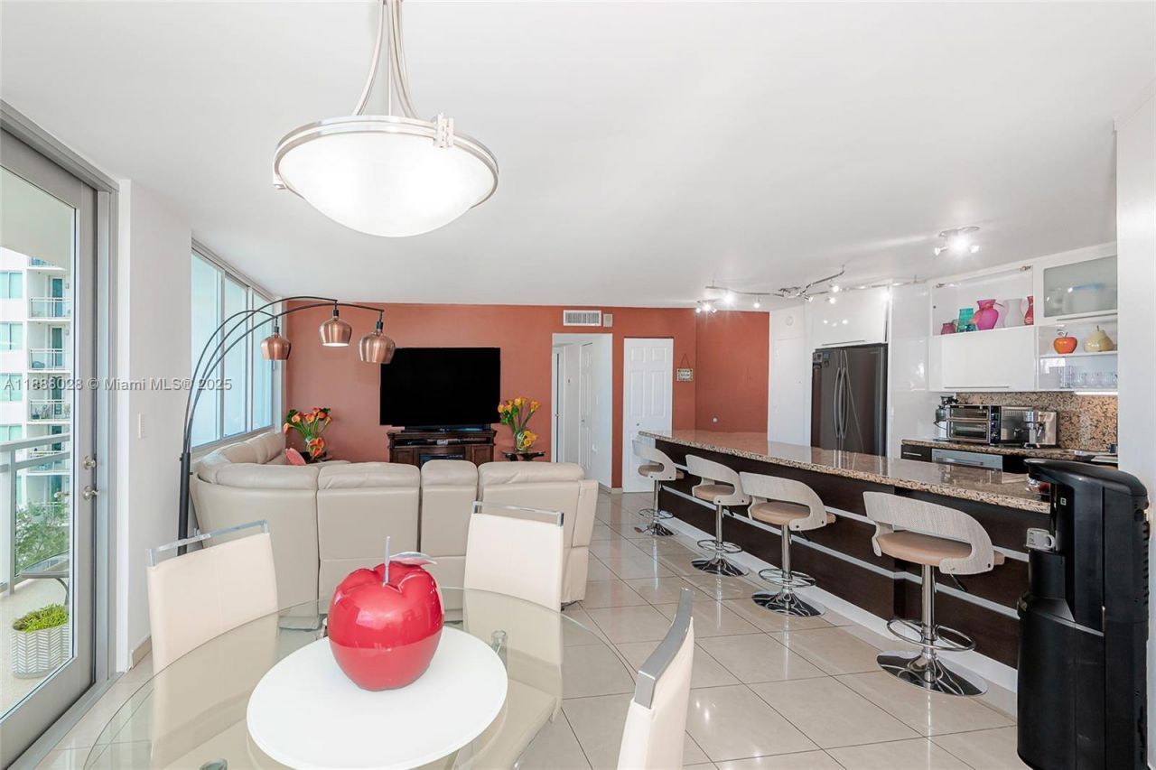 7135 Collins Ave, Unit 625, Miami Beach, FL 33141 Photo