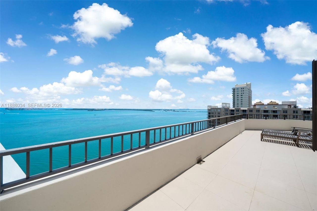 520 Brickell Key Drive, Unit UPH-03, Miami, FL 33131 Photo
