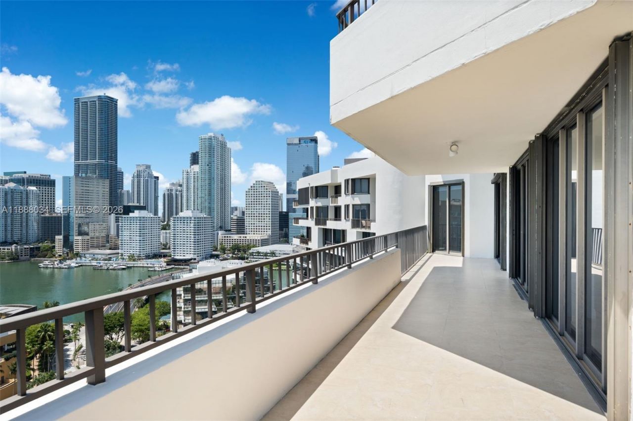 520 Brickell Key Drive, Unit UPH-03, Miami, FL 33131 Photo