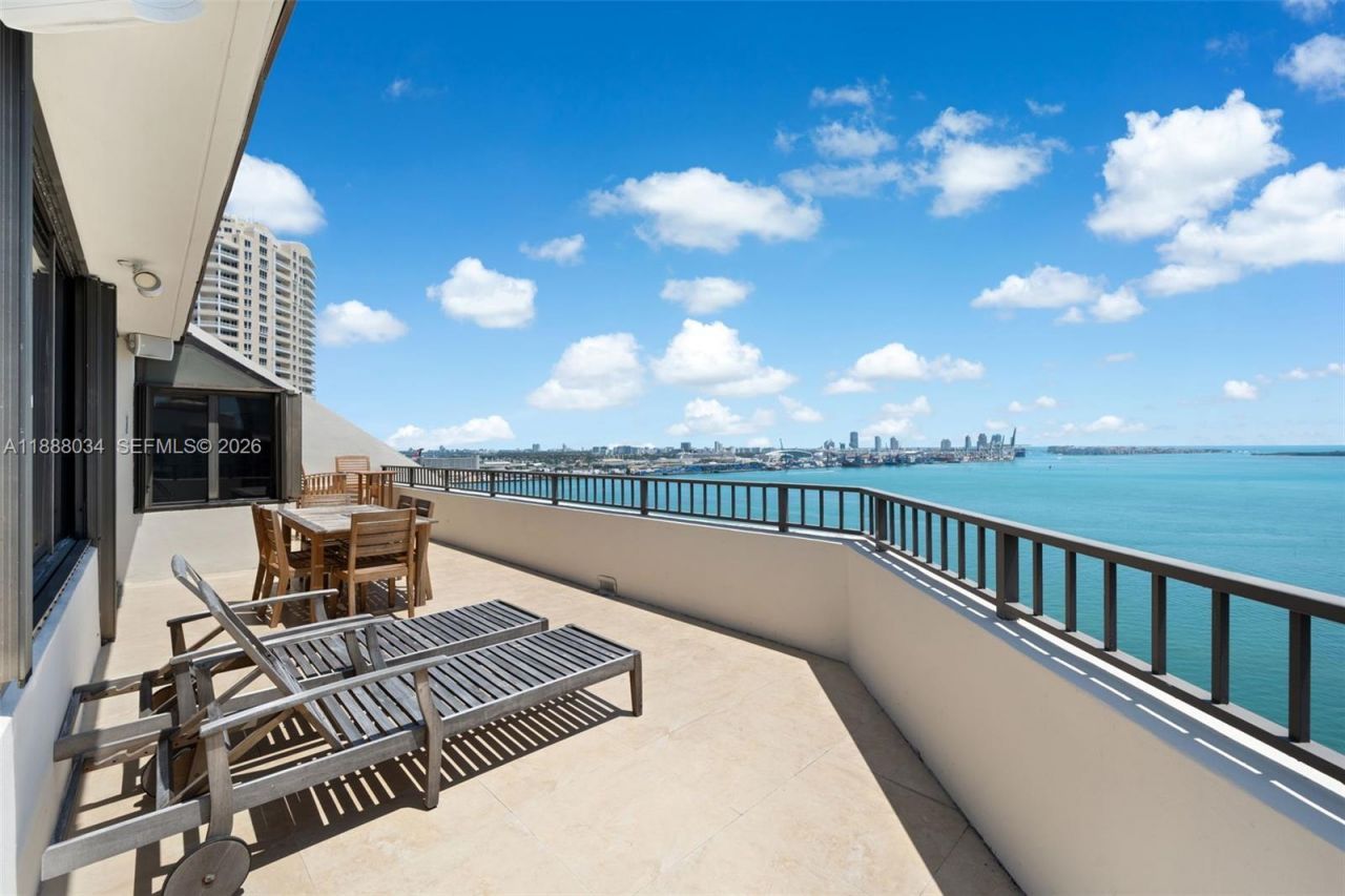 520 Brickell Key Drive, Unit UPH-03, Miami, FL 33131 Photo