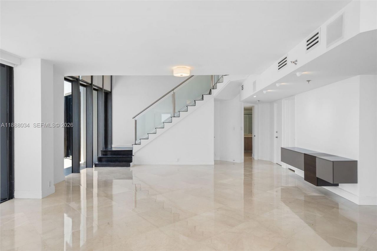 520 Brickell Key Drive, Unit UPH-03, Miami, FL 33131 Photo