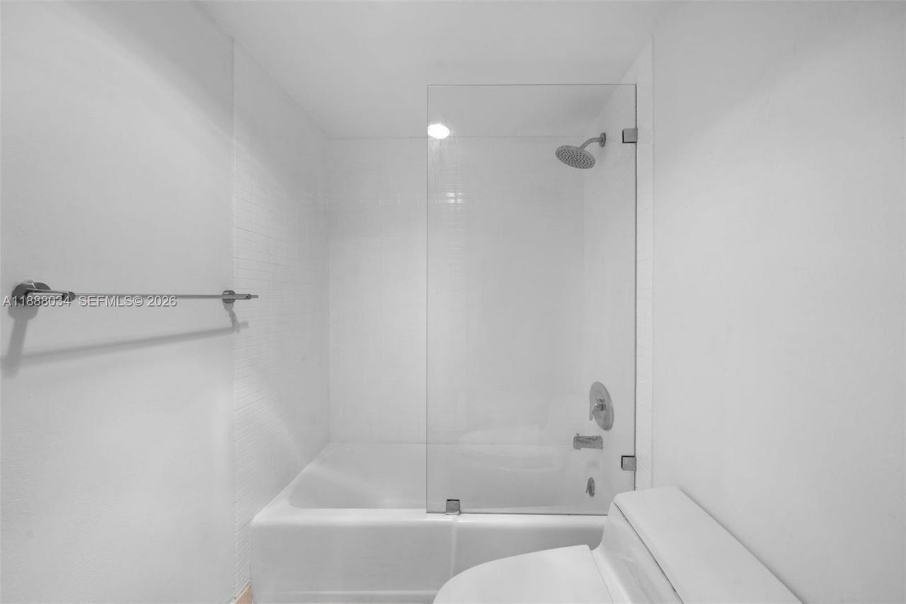 520 Brickell Key Drive, Unit UPH-03, Miami, FL 33131 Photo