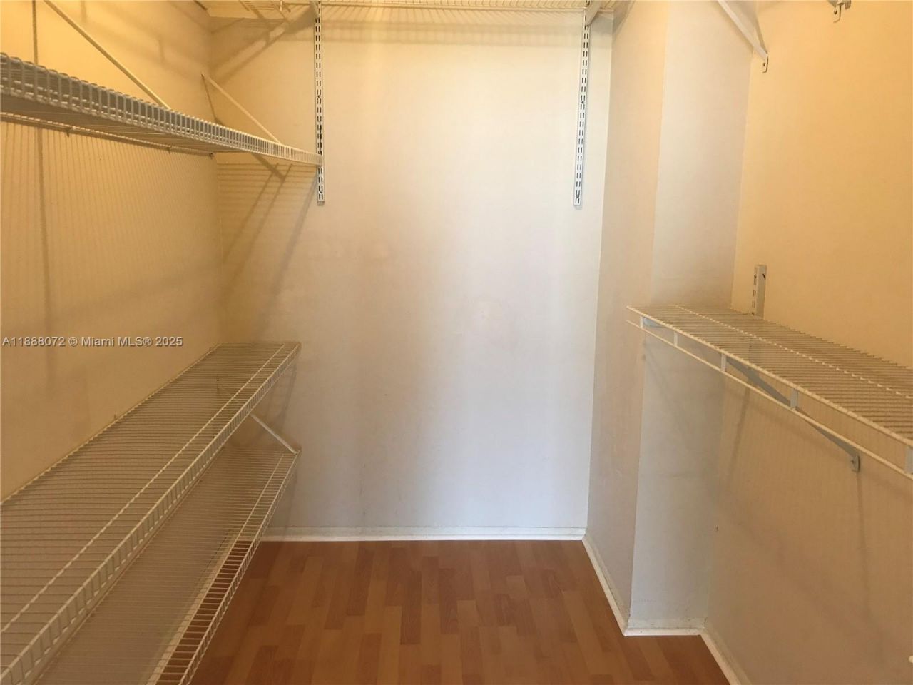 1000 Parkview Dr, Unit 627, Hallandale Beach, FL 33009 Photo