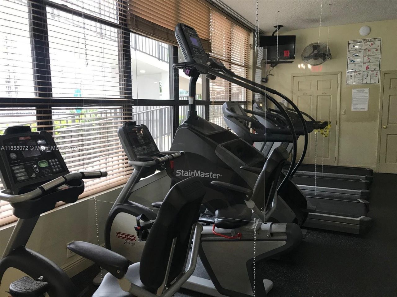 1000 Parkview Dr, Unit 627, Hallandale Beach, FL 33009 Photo