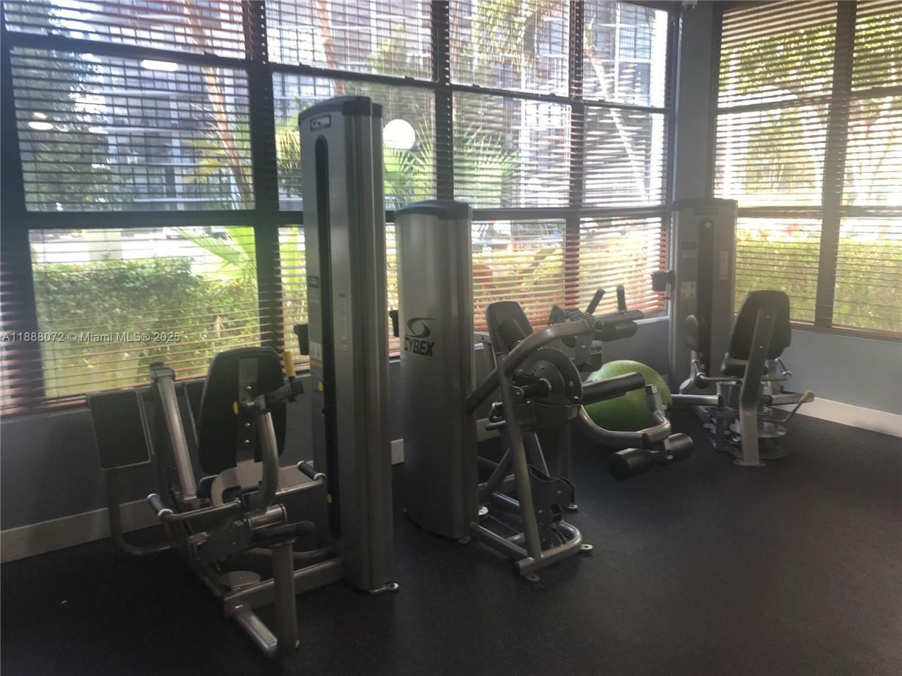 1000 Parkview Dr, Unit 627, Hallandale Beach, FL 33009 Photo