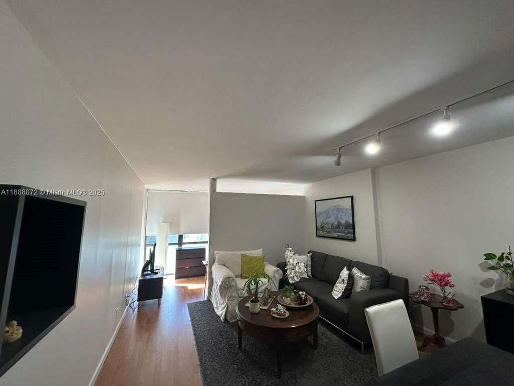 1000 Parkview Dr, Unit 627, Hallandale Beach, FL 33009 Photo