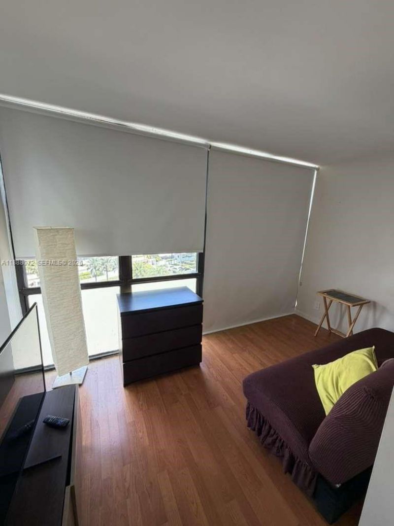 1000 Parkview Dr, Unit 627, Hallandale Beach, FL 33009 Photo