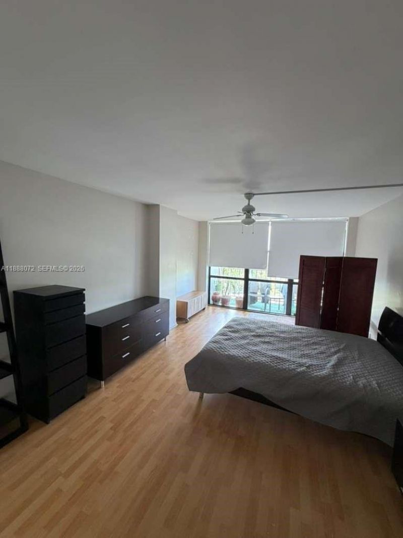 1000 Parkview Dr, Unit 627, Hallandale Beach, FL 33009 Photo