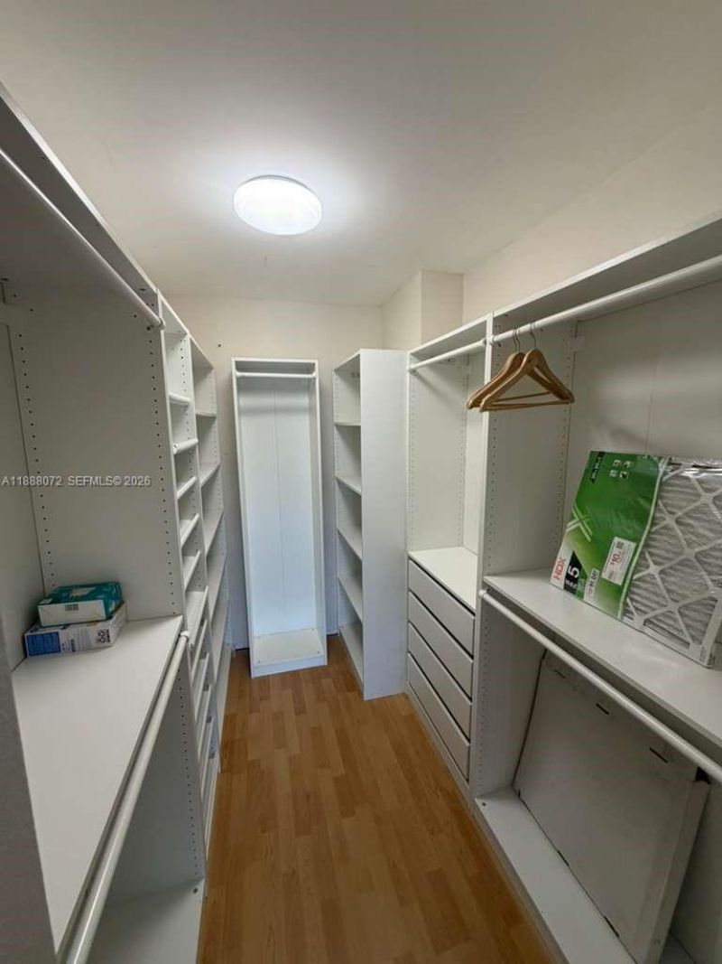 1000 Parkview Dr, Unit 627, Hallandale Beach, FL 33009 Photo