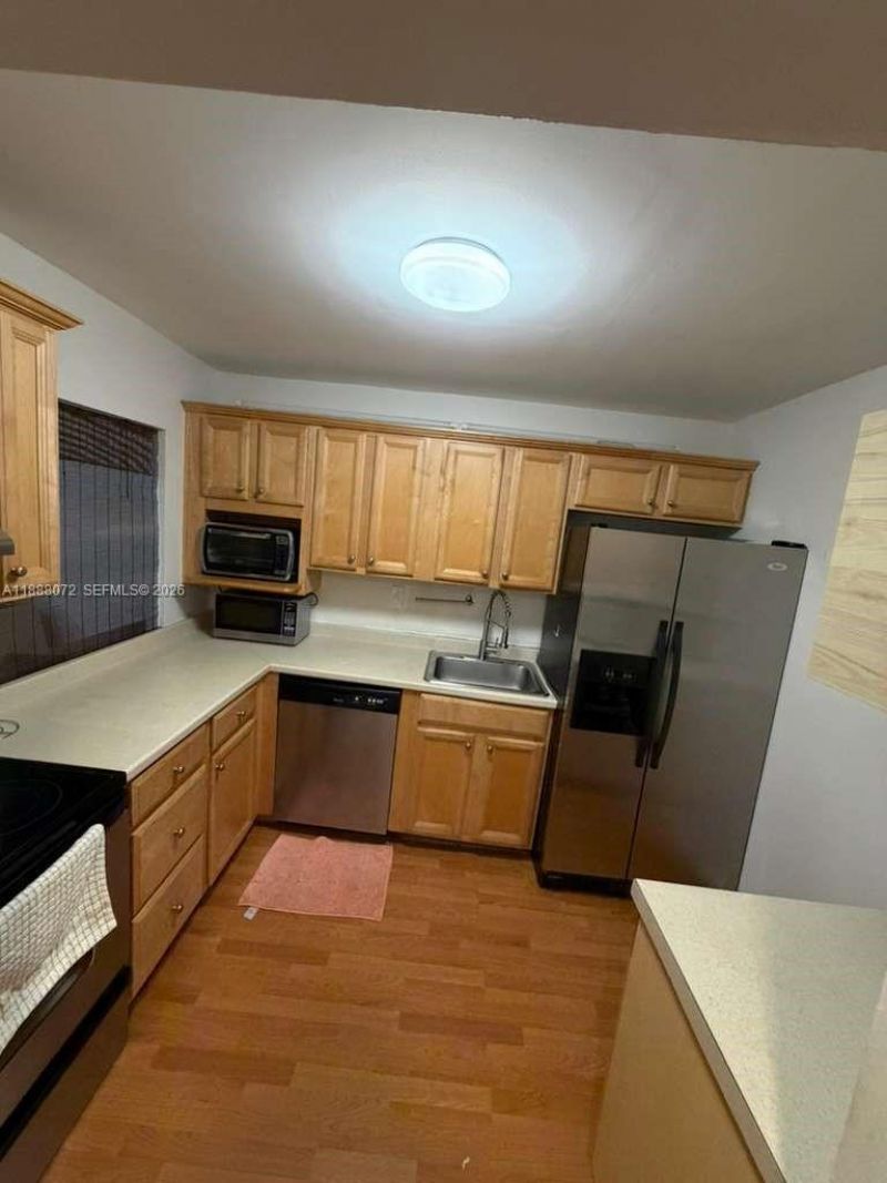 1000 Parkview Dr, Unit 627, Hallandale Beach, FL 33009 Photo