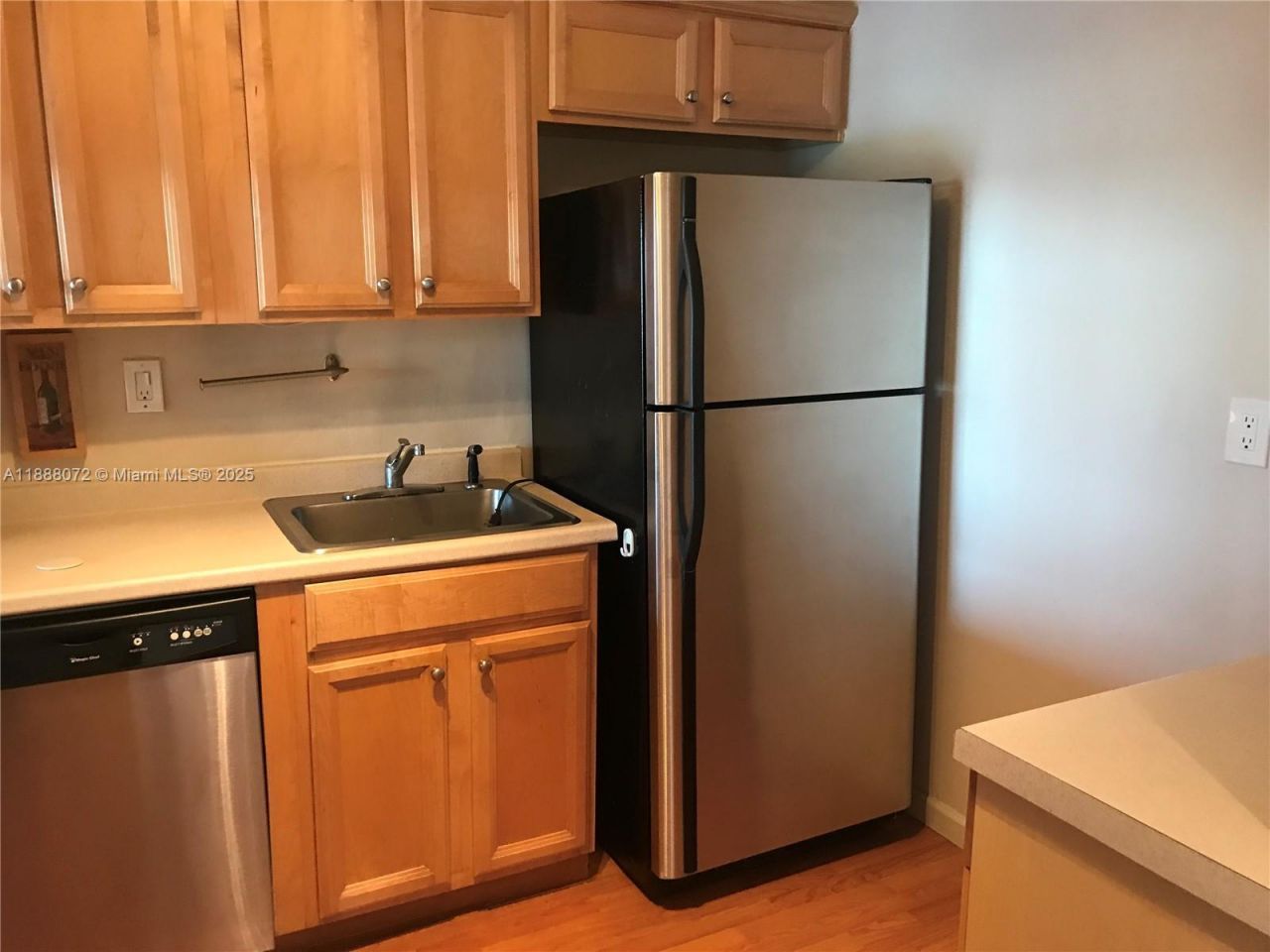 1000 Parkview Dr, Unit 627, Hallandale Beach, FL 33009 Photo