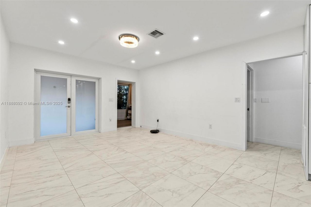 420 NW 44th Ave, Miami, FL 33126 Photo