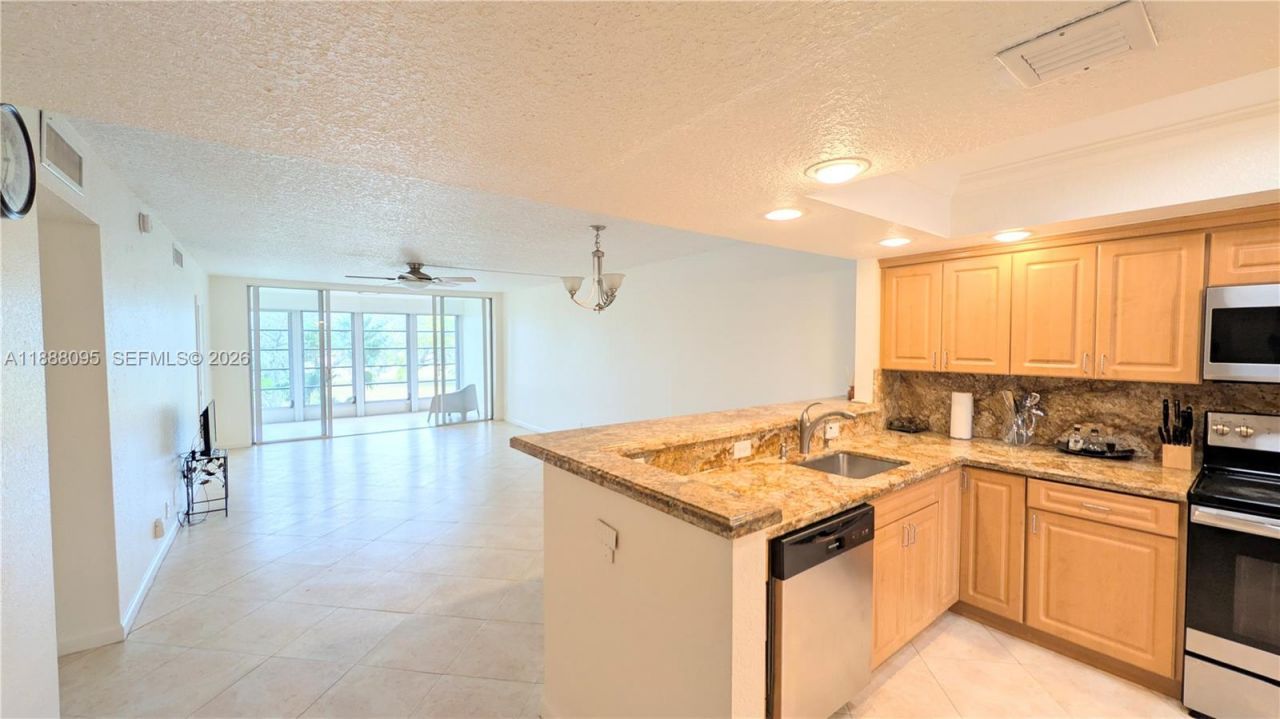 3090 N Course Dr, Unit 304, Pompano Beach, FL 33069 Photo