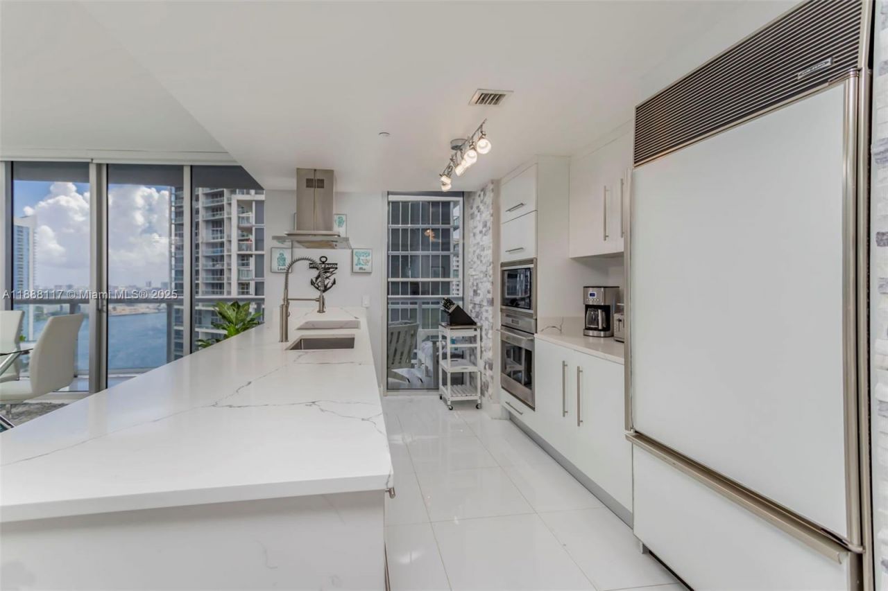 485 Brickell Ave, Unit 2502, Miami, FL 33131 Photo