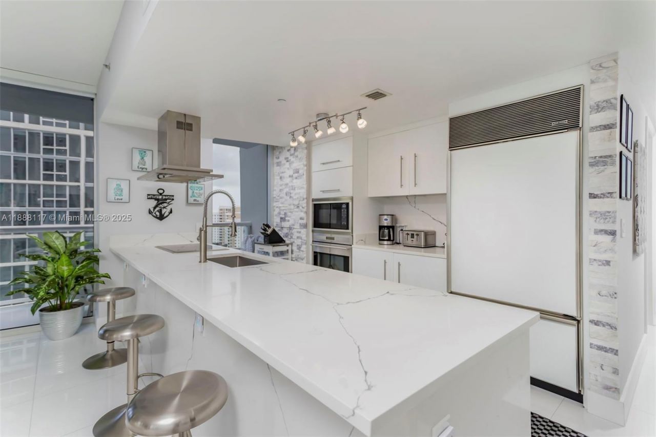 485 Brickell Ave, Unit 2502, Miami, FL 33131 Photo