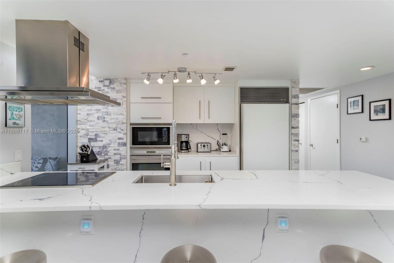 485 Brickell Ave, Unit 2502, Miami, FL 33131 Photo