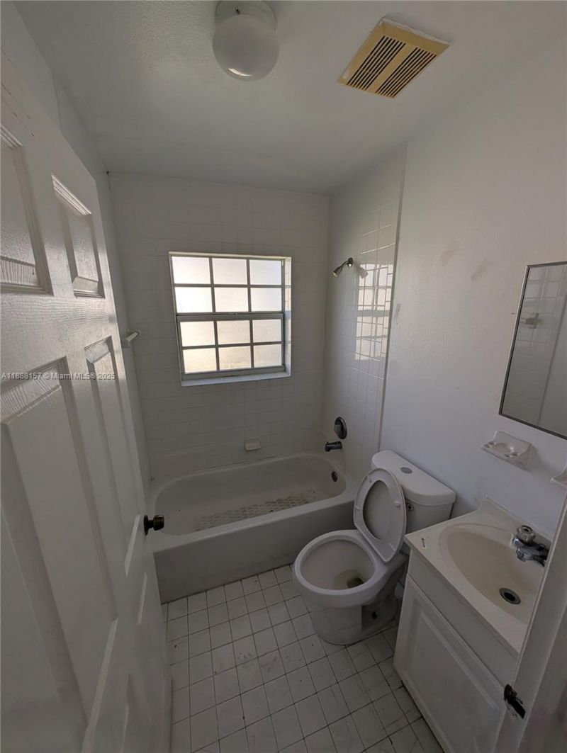 720 NW 15th Ter, Fort Lauderdale, FL 33311 Photo