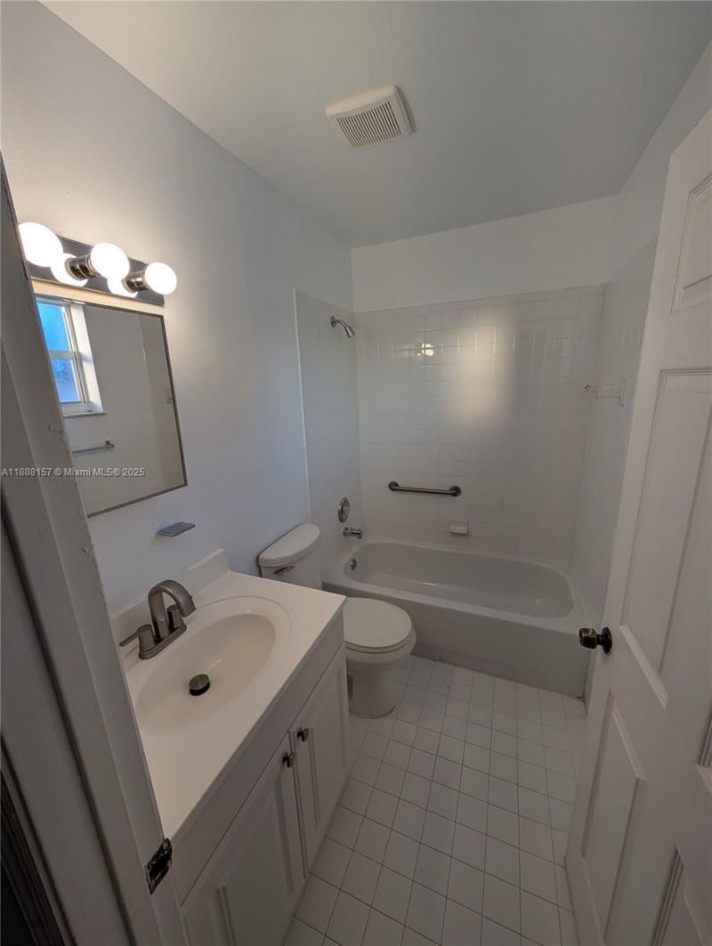 720 NW 15th Ter, Fort Lauderdale, FL 33311 Photo