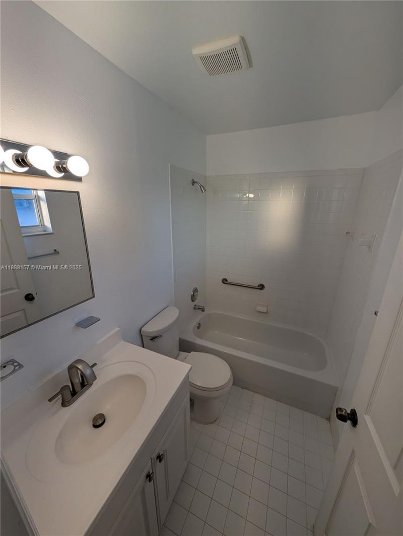 720 NW 15th Ter, Fort Lauderdale, FL 33311 Photo
