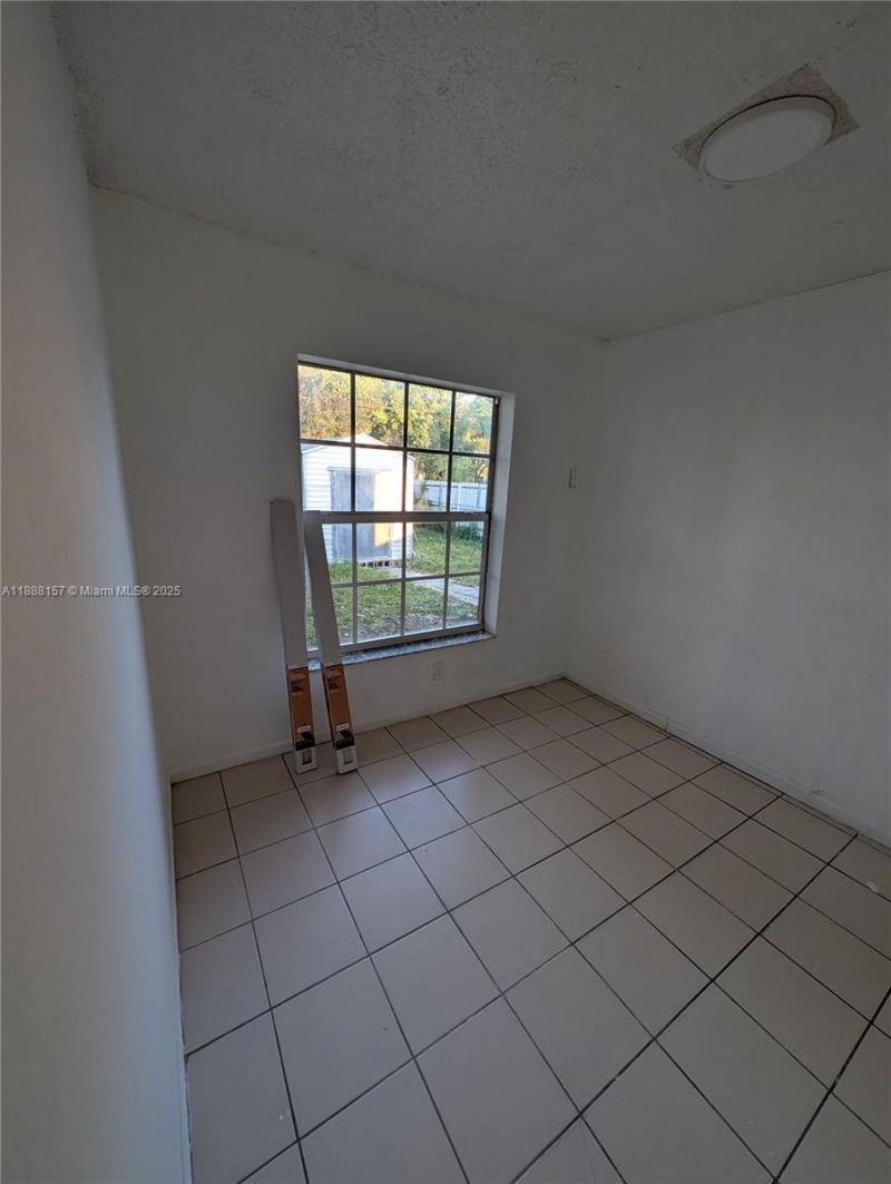 720 NW 15th Ter, Fort Lauderdale, FL 33311 Photo