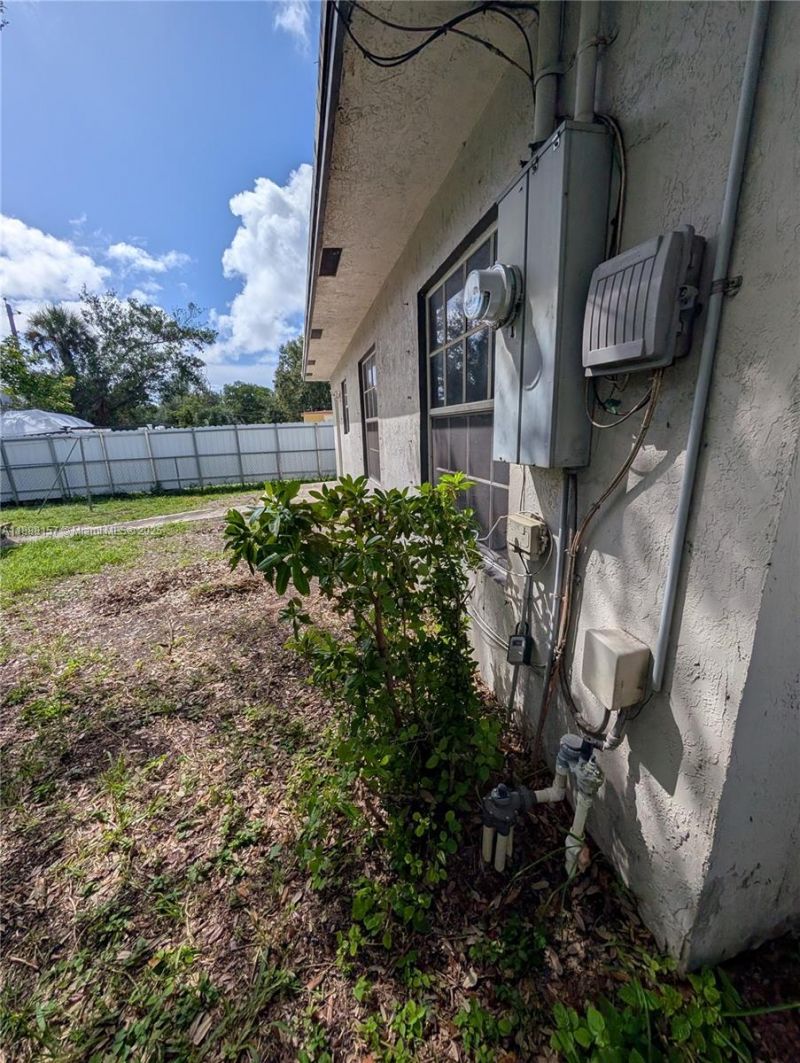 720 NW 15th Ter, Fort Lauderdale, FL 33311 Photo