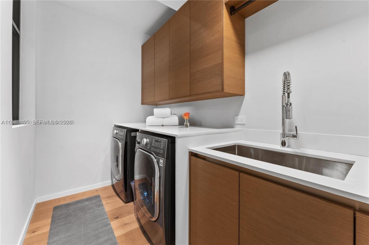 2803 Crystal Ct, Coconut Grove, FL 33133 Photo