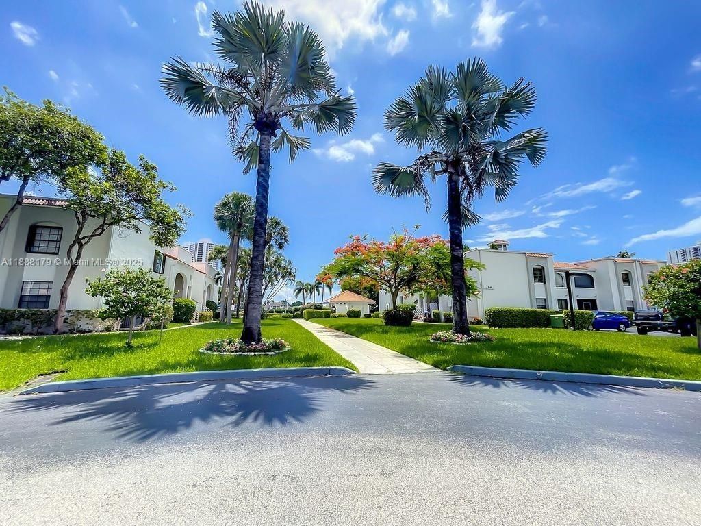 3552 Magellan Cir, Unit 122-2, Aventura, FL 33180 Photo