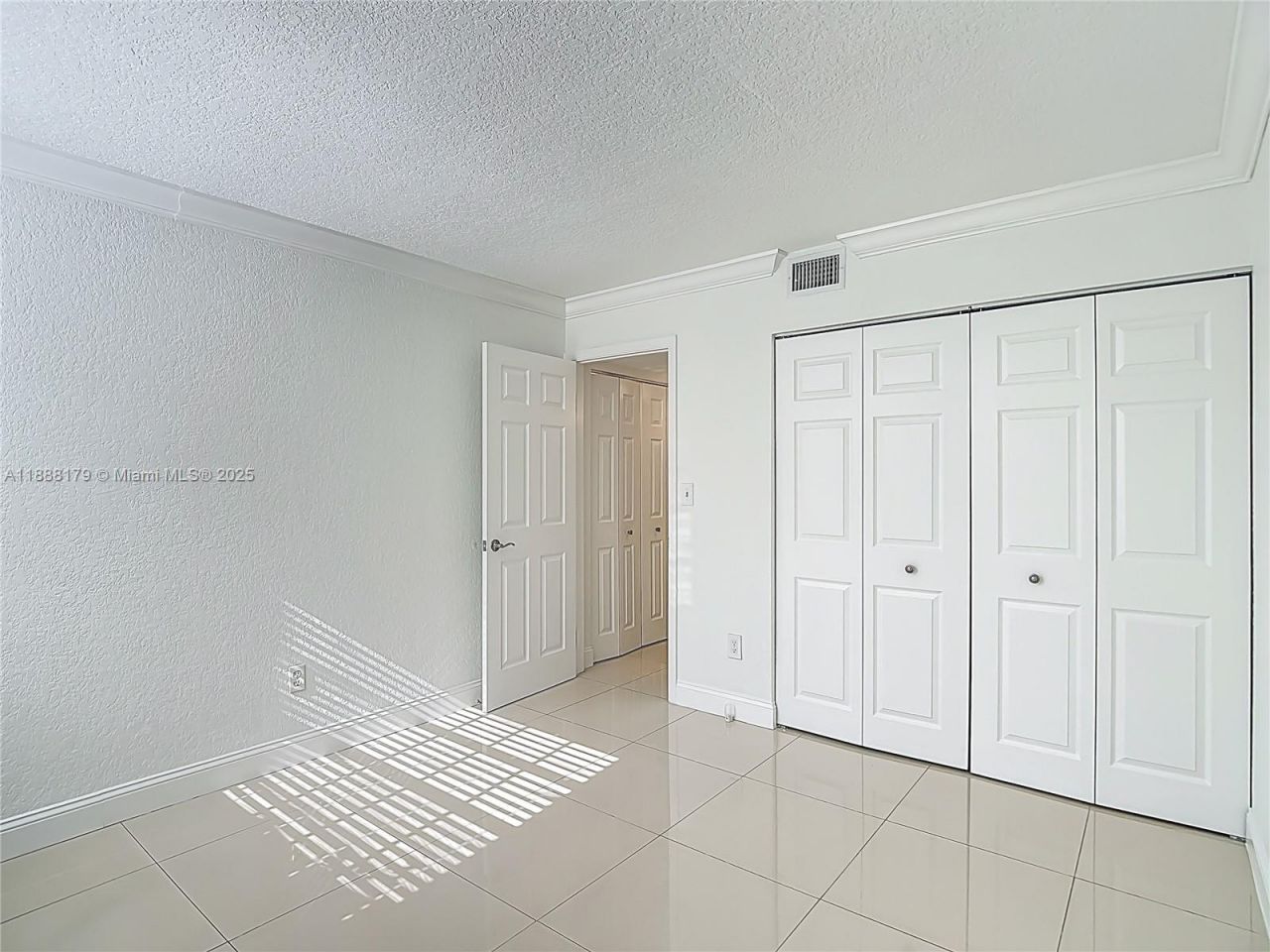 3552 Magellan Cir, Unit 122-2, Aventura, FL 33180 Photo