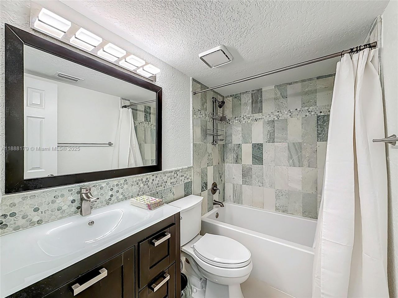 3552 Magellan Cir, Unit 122-2, Aventura, FL 33180 Photo