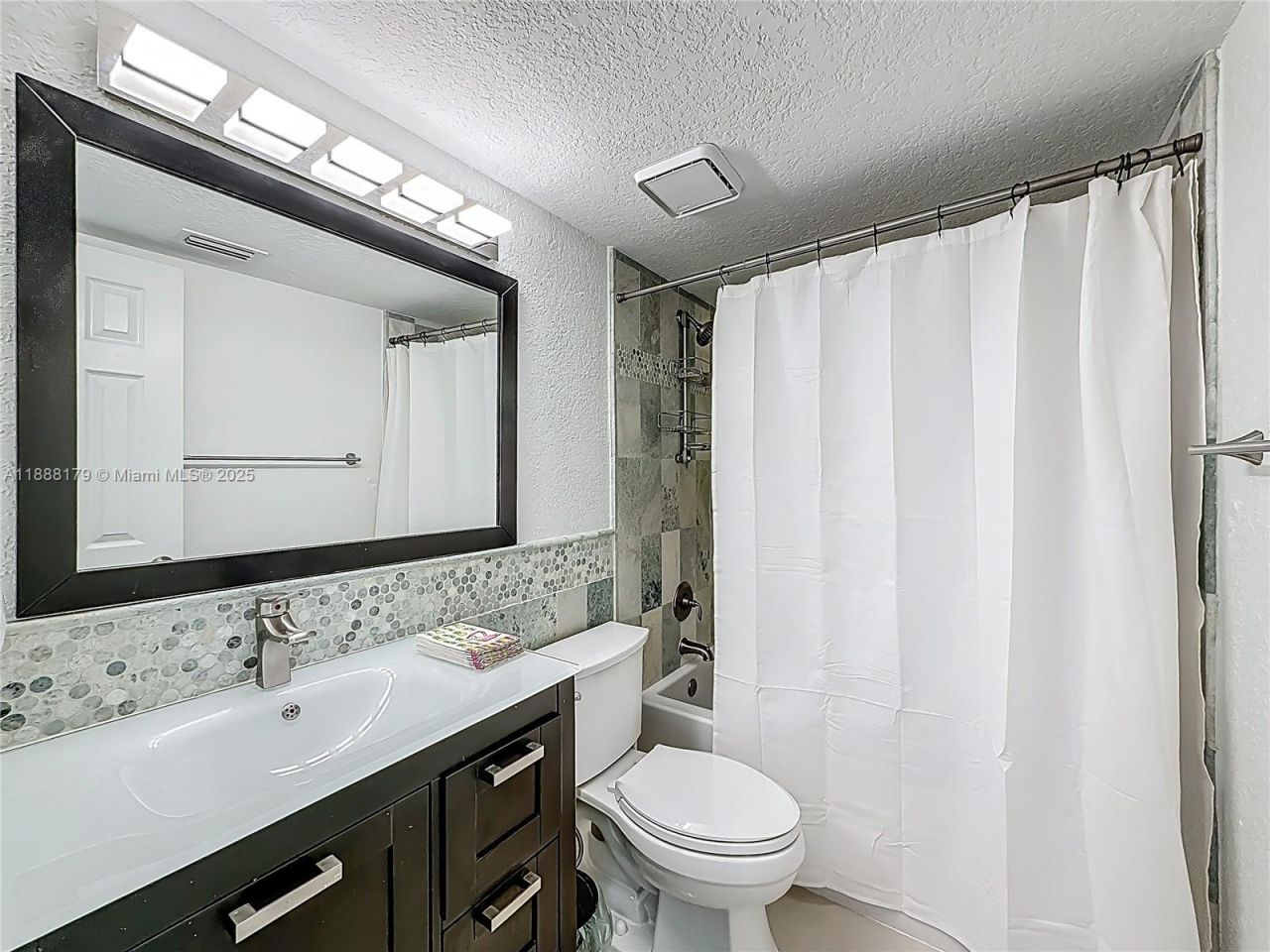 3552 Magellan Cir, Unit 122-2, Aventura, FL 33180 Photo