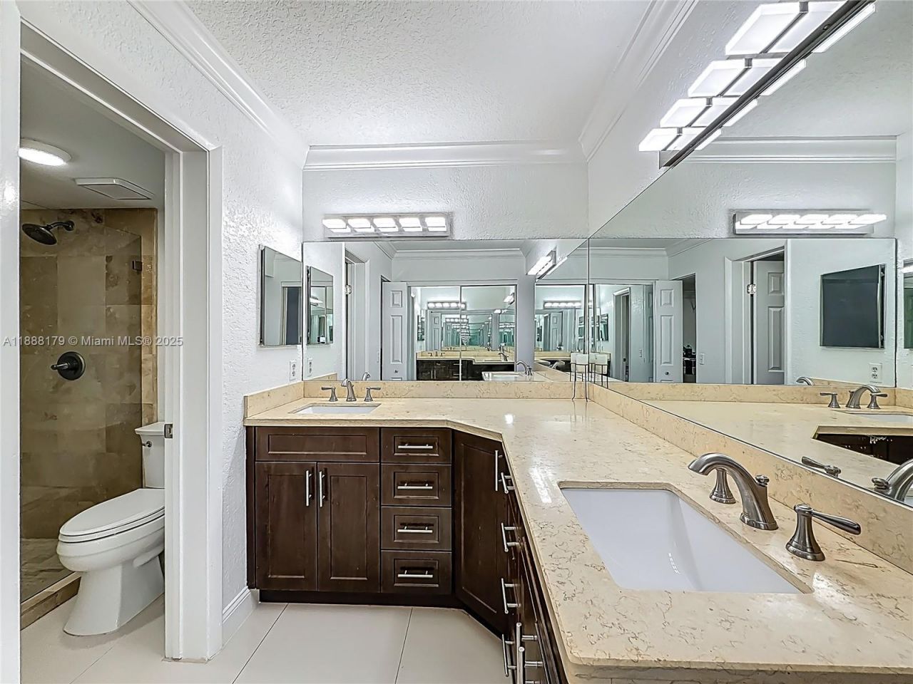 3552 Magellan Cir, Unit 122-2, Aventura, FL 33180 Photo