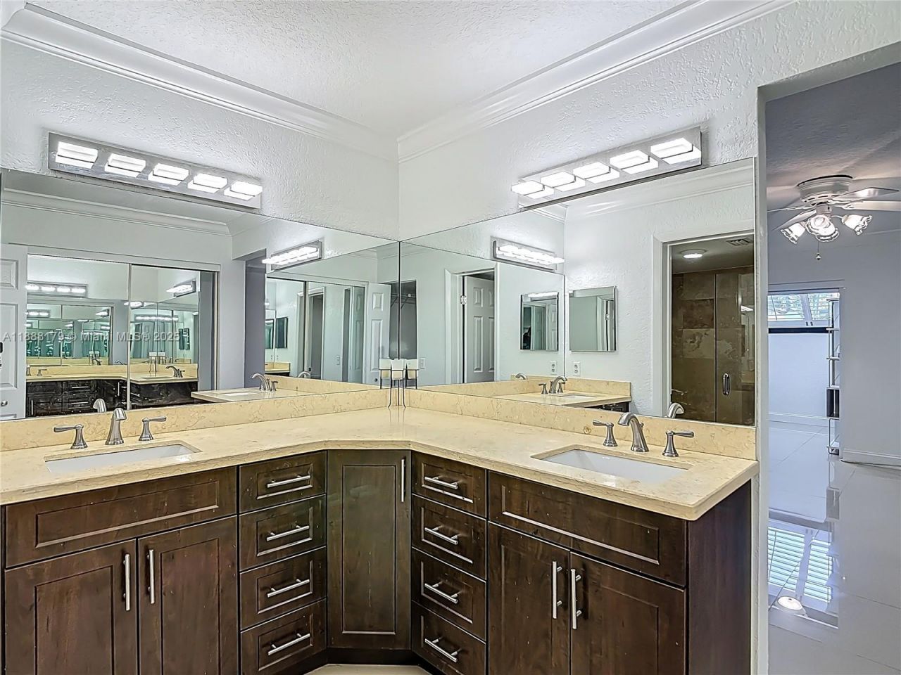 3552 Magellan Cir, Unit 122-2, Aventura, FL 33180 Photo