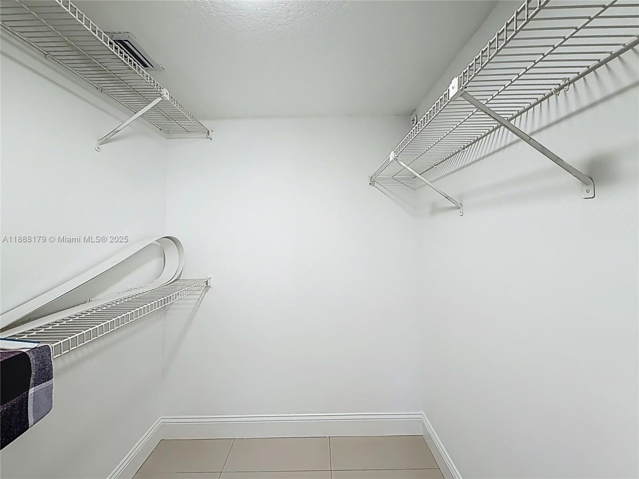 3552 Magellan Cir, Unit 122-2, Aventura, FL 33180 Photo