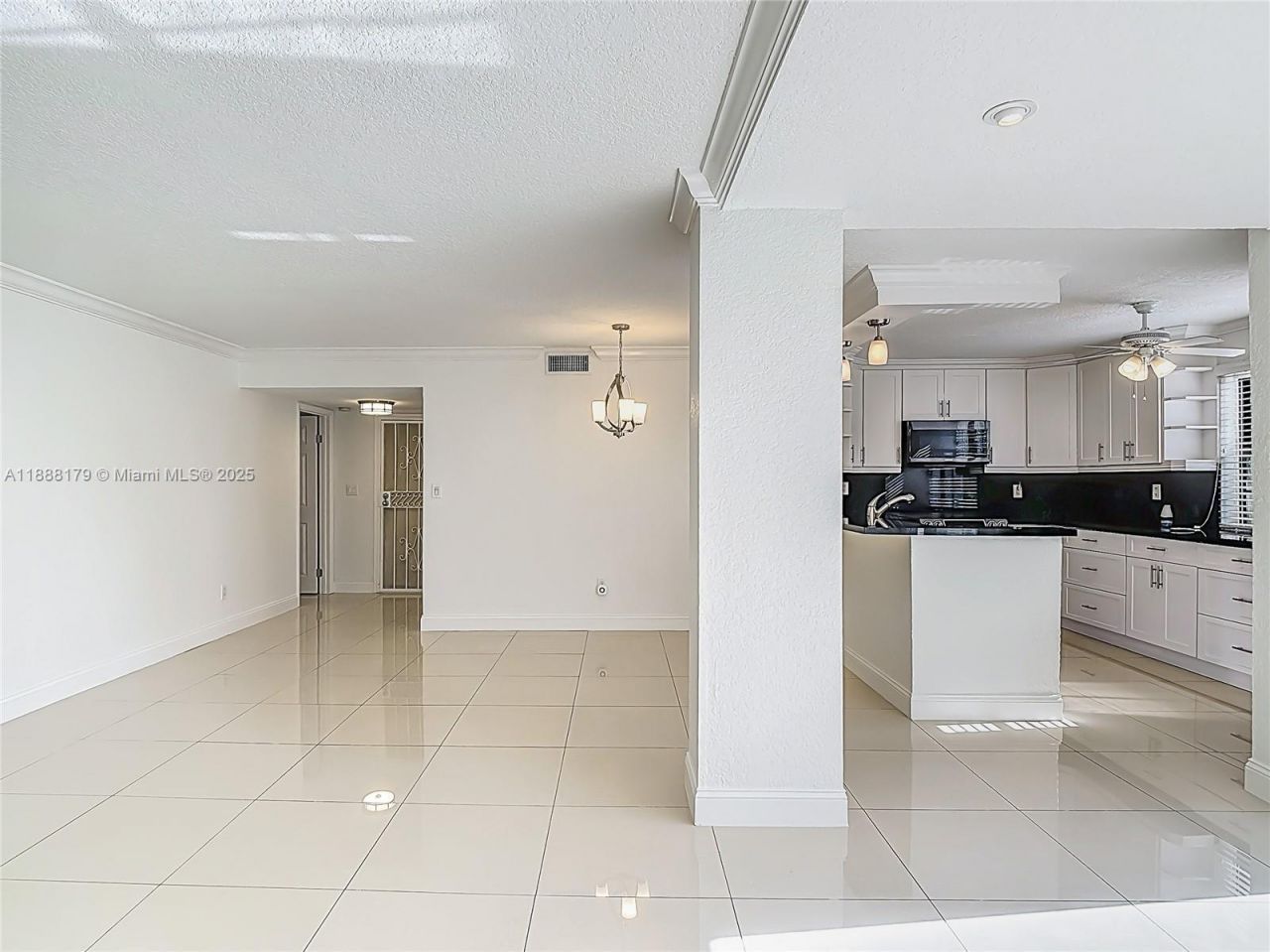 3552 Magellan Cir, Unit 122-2, Aventura, FL 33180 Photo