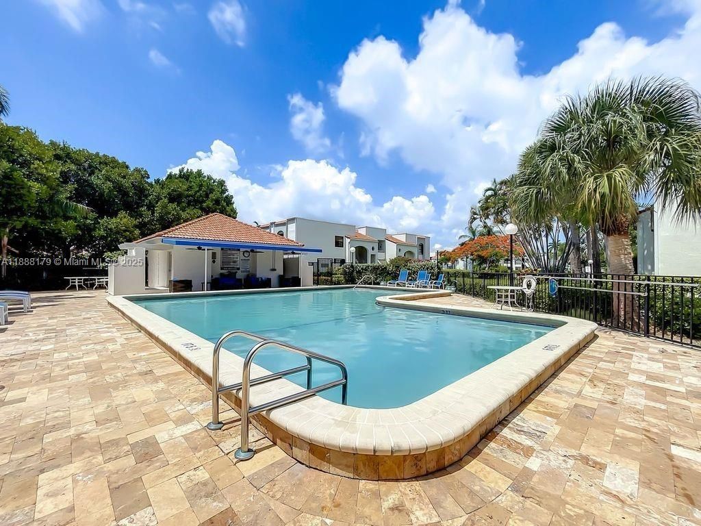 3552 Magellan Cir, Unit 122-2, Aventura, FL 33180 Photo