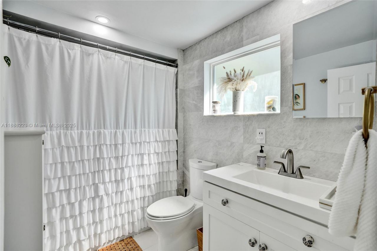 291 NW 95th St, Miami, FL 33150 Photo