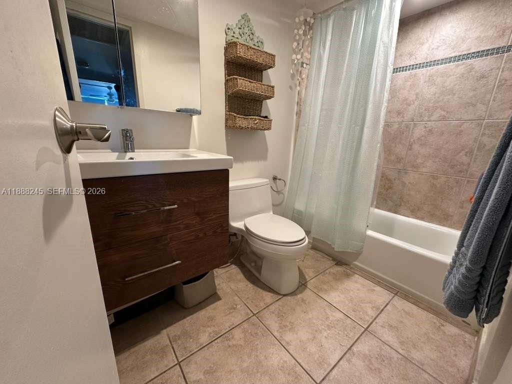 1000 Parkview Dr, Unit 627, Hallandale Beach, FL 33009 Photo