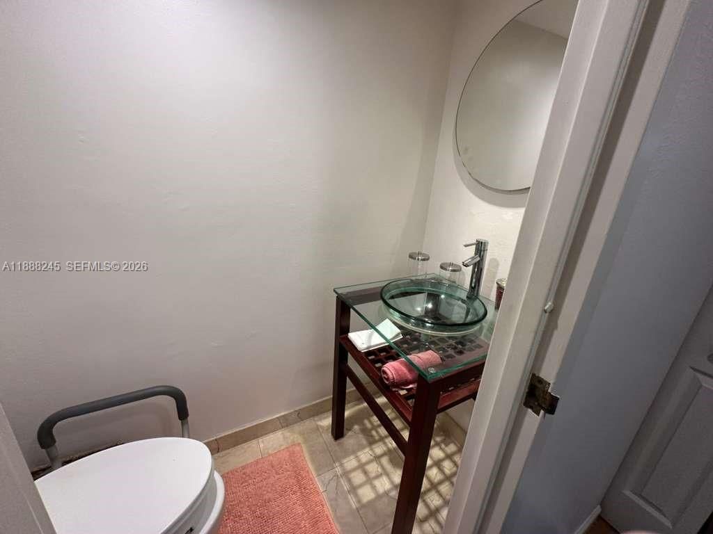 1000 Parkview Dr, Unit 627, Hallandale Beach, FL 33009 Photo