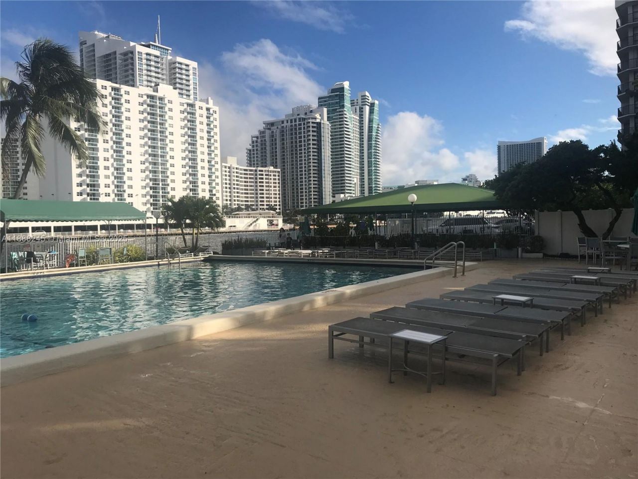 1000 Parkview Dr, Unit 627, Hallandale Beach, FL 33009 Photo