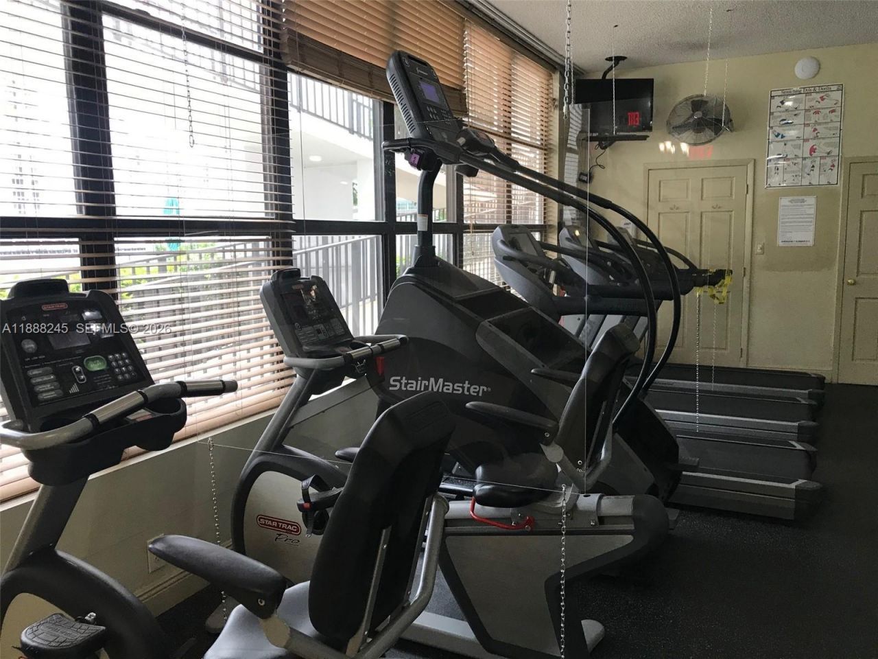 1000 Parkview Dr, Unit 627, Hallandale Beach, FL 33009 Photo